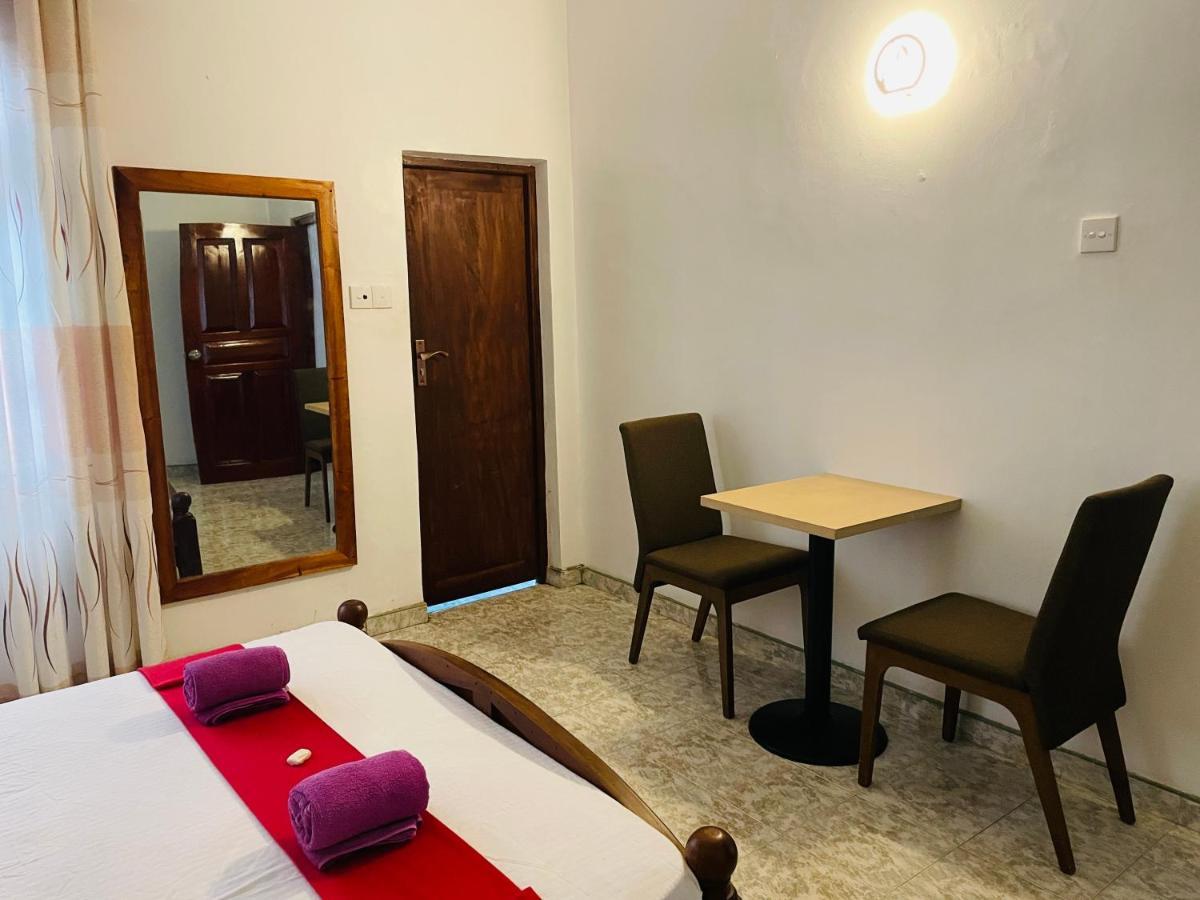 קנדי Ivana Homestay מראה חיצוני תמונה
